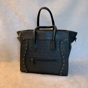 Weekender with Skull Studs